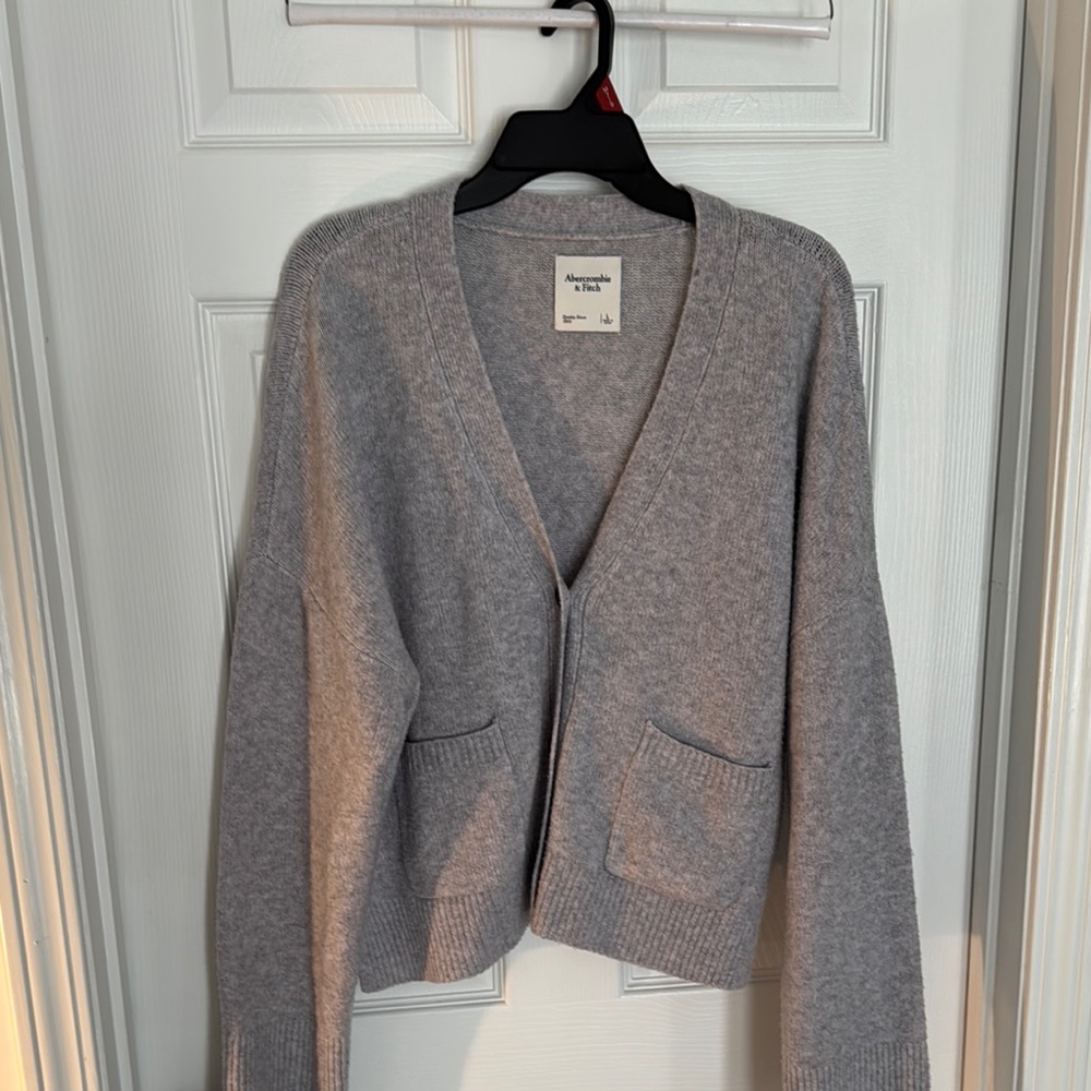 Abercrombie & Fitch Women’s Gray Sweater